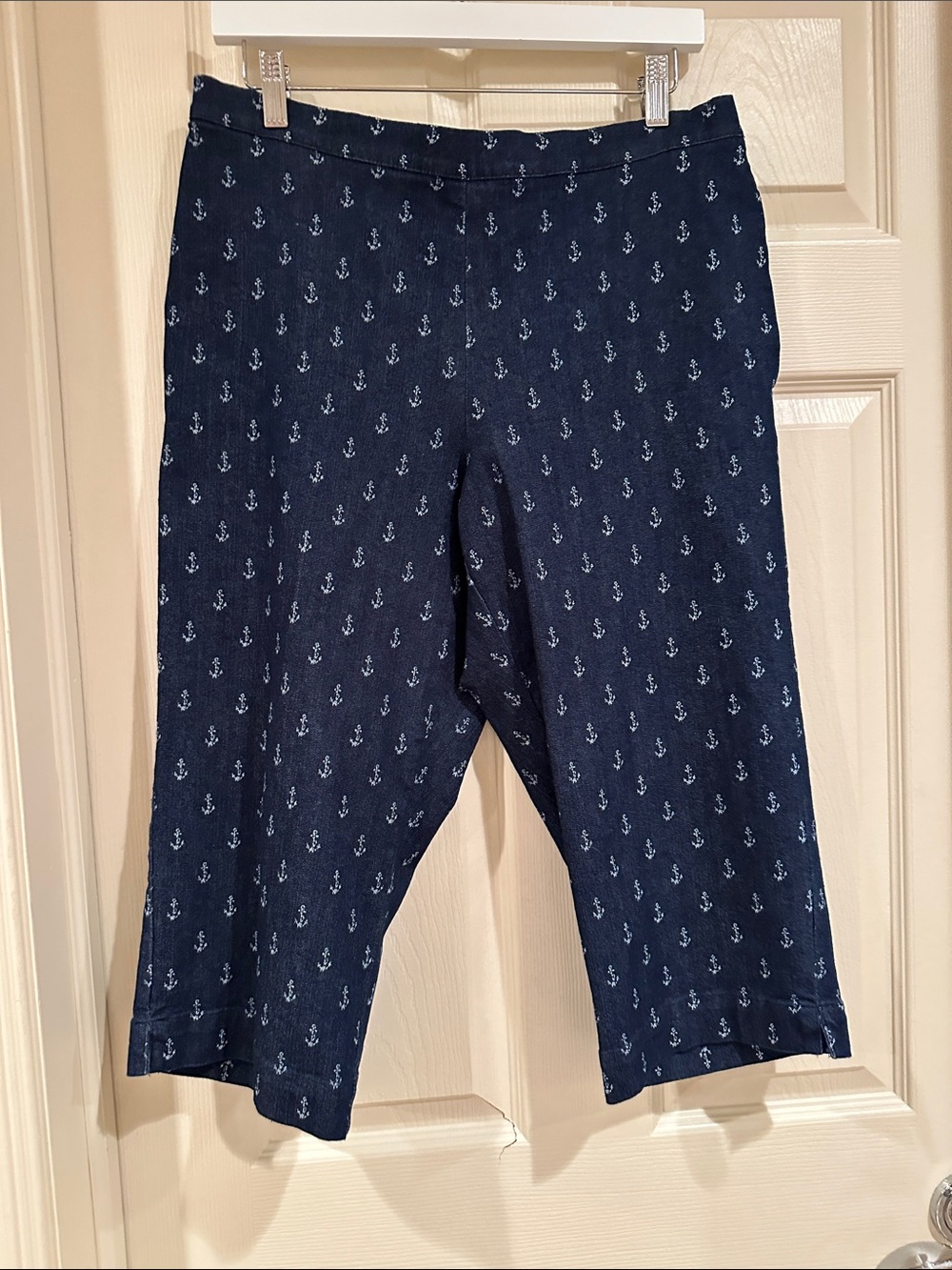 Alfred Dunner Navy Anchor Capri pants